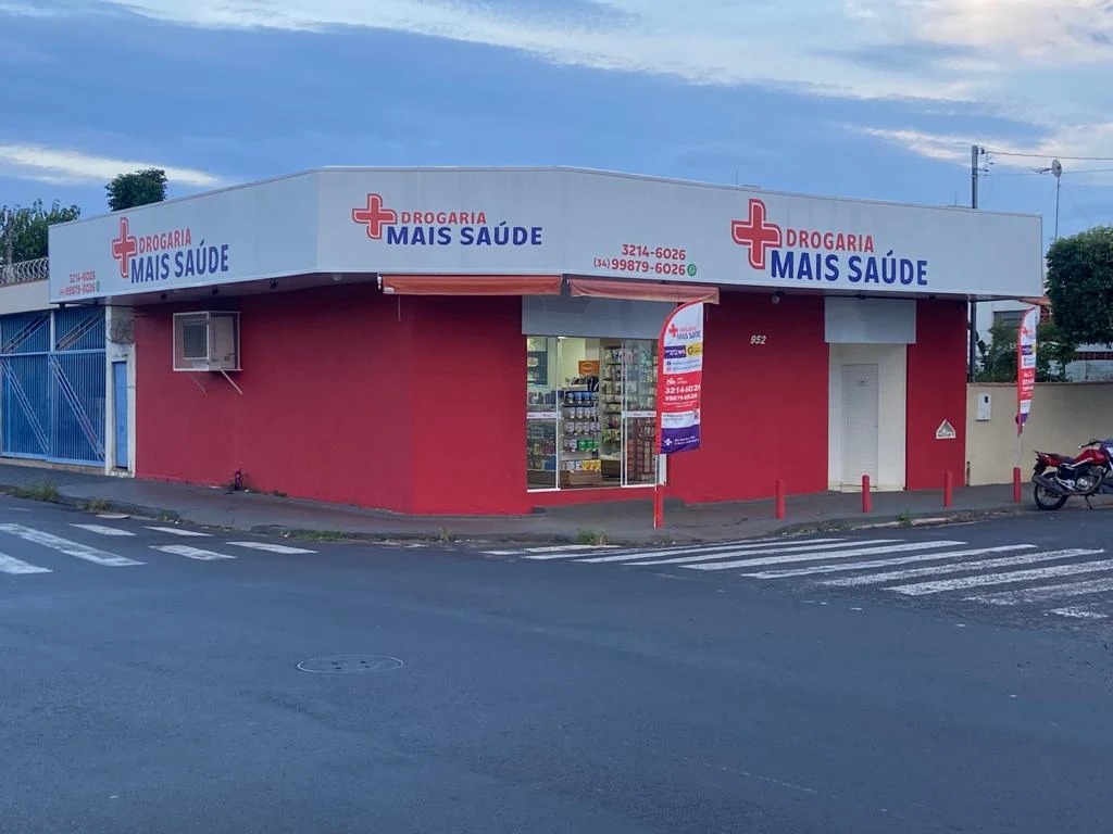Fachada da Drogaria Mais Saúde em Uberlândia